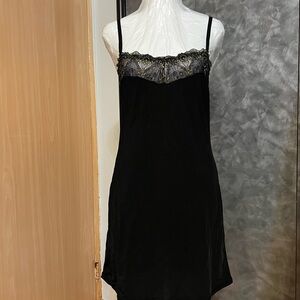 Elegant Black Lace Trim Nightgown